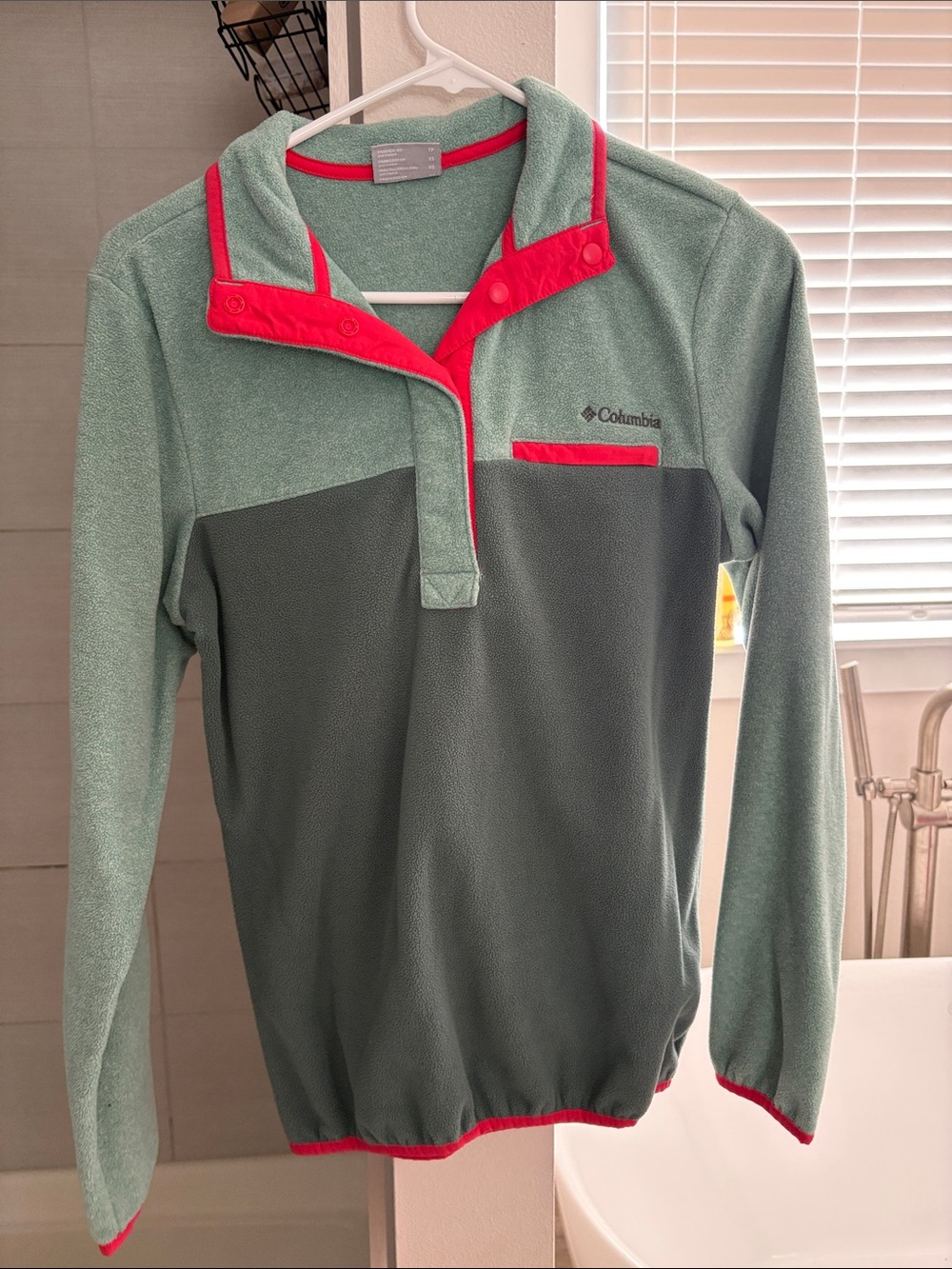 Columbia Two-Tone Green Fleece Pullover with Pink Accents